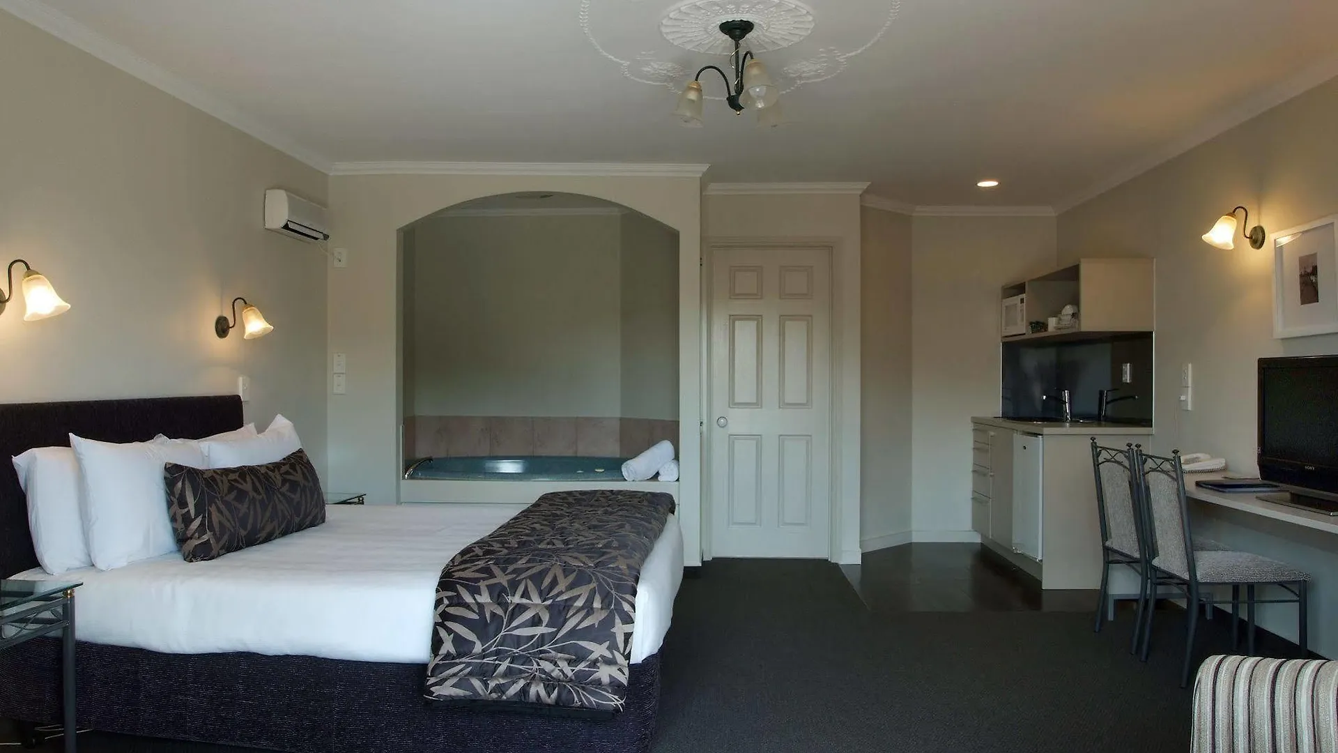 Silver Fern Rotorua Suites & Spa