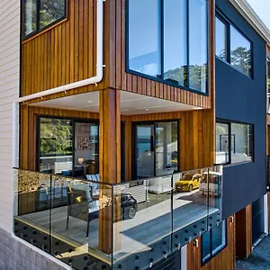 Holiday home Brand New With Ocean Views Wellington