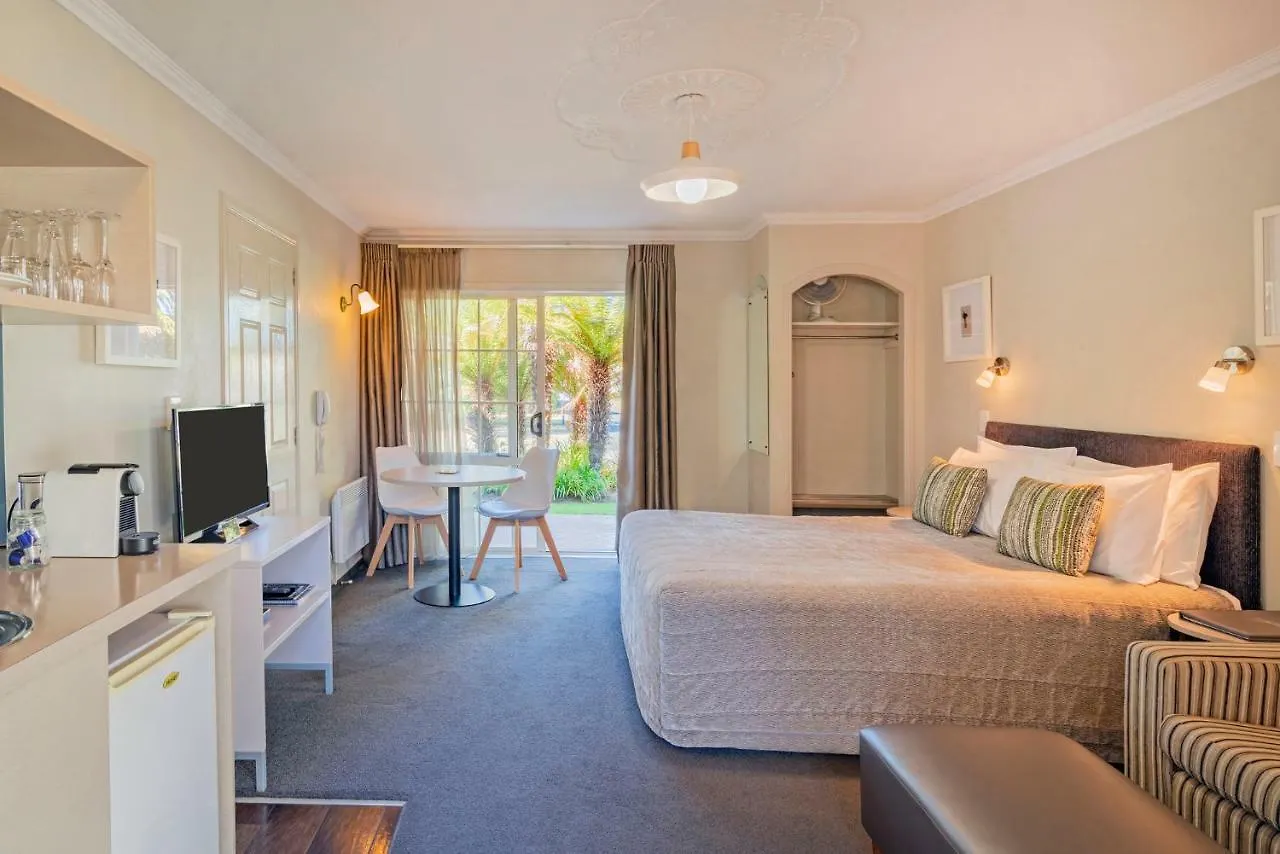 Motel Silver Fern Rotorua Suites & Spa